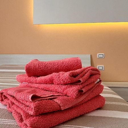 Casa Daura - Your Comfortable Apartment In Bologna - Parking Extérieur photo
