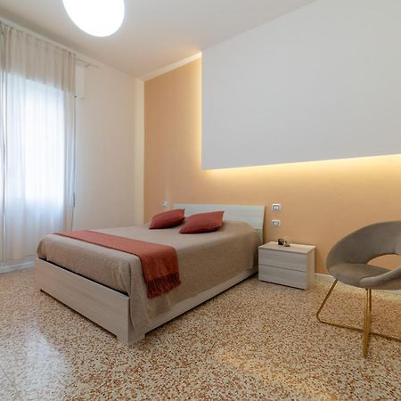 Casa Daura - Your Comfortable Apartment In Bologna - Parking Extérieur photo