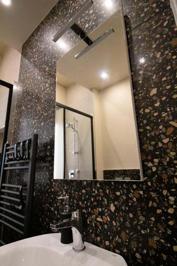 Casa Daura - Your Comfortable Apartment In Bologna - Parking Extérieur photo