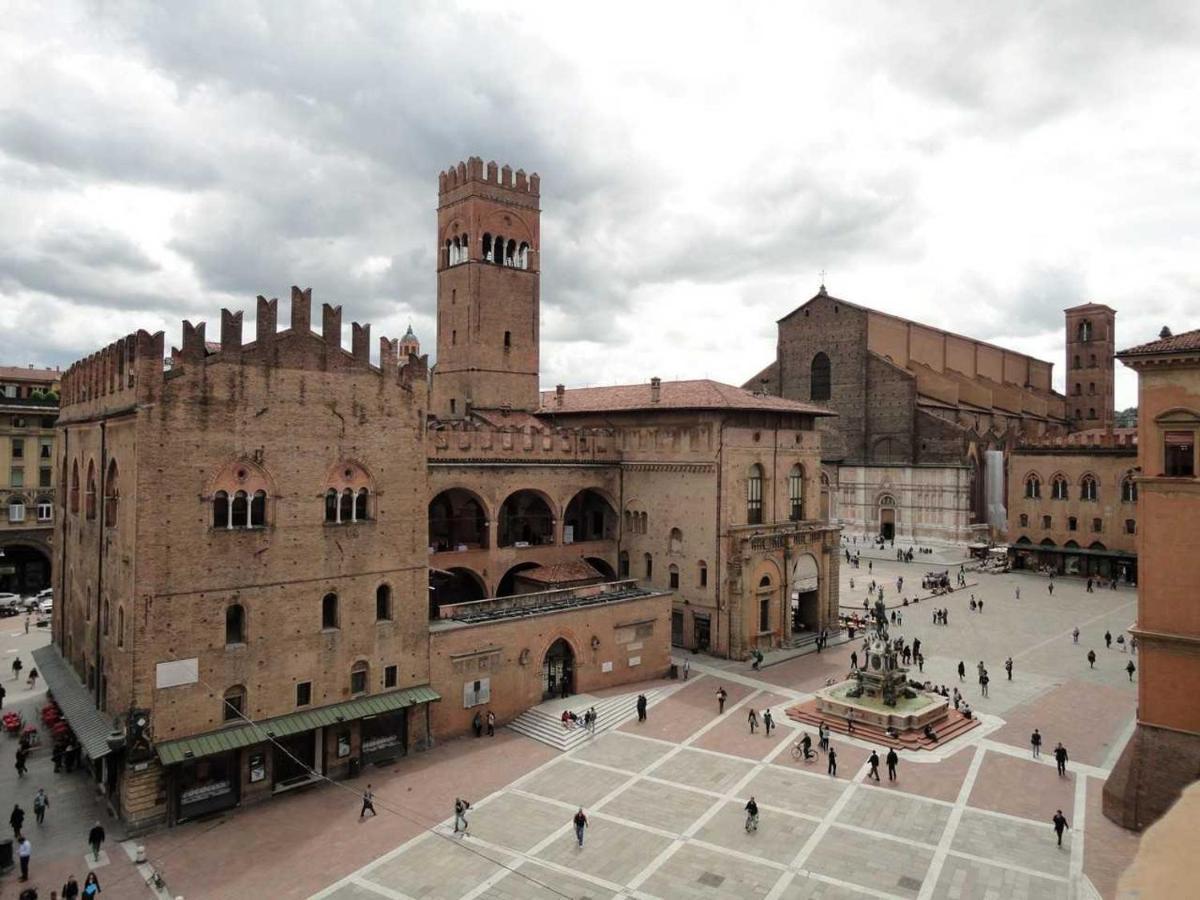 Casa Daura - Your Comfortable Apartment In Bologna - Parking Extérieur photo