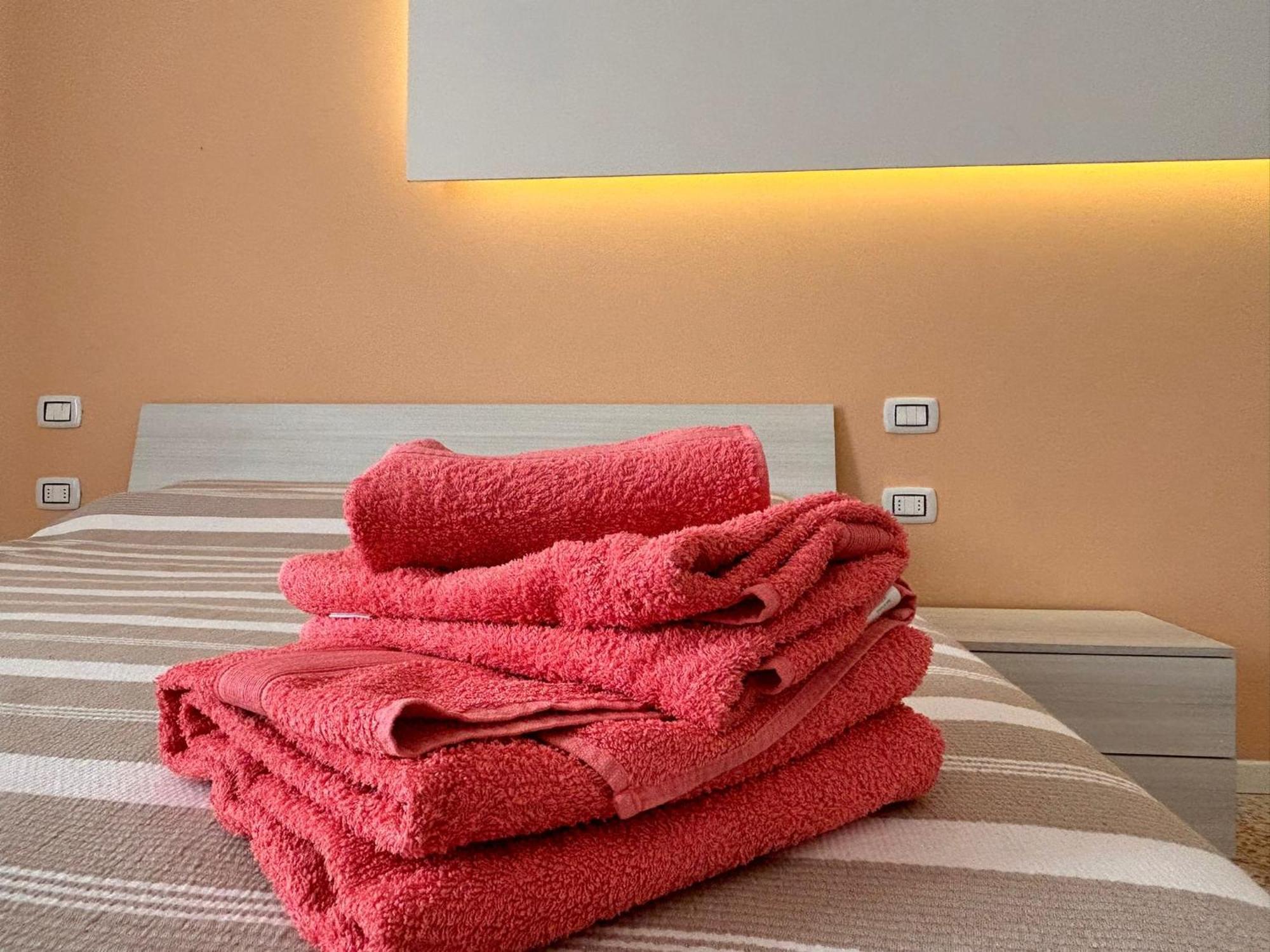 Casa Daura - Your Comfortable Apartment In Bologna - Parking Extérieur photo