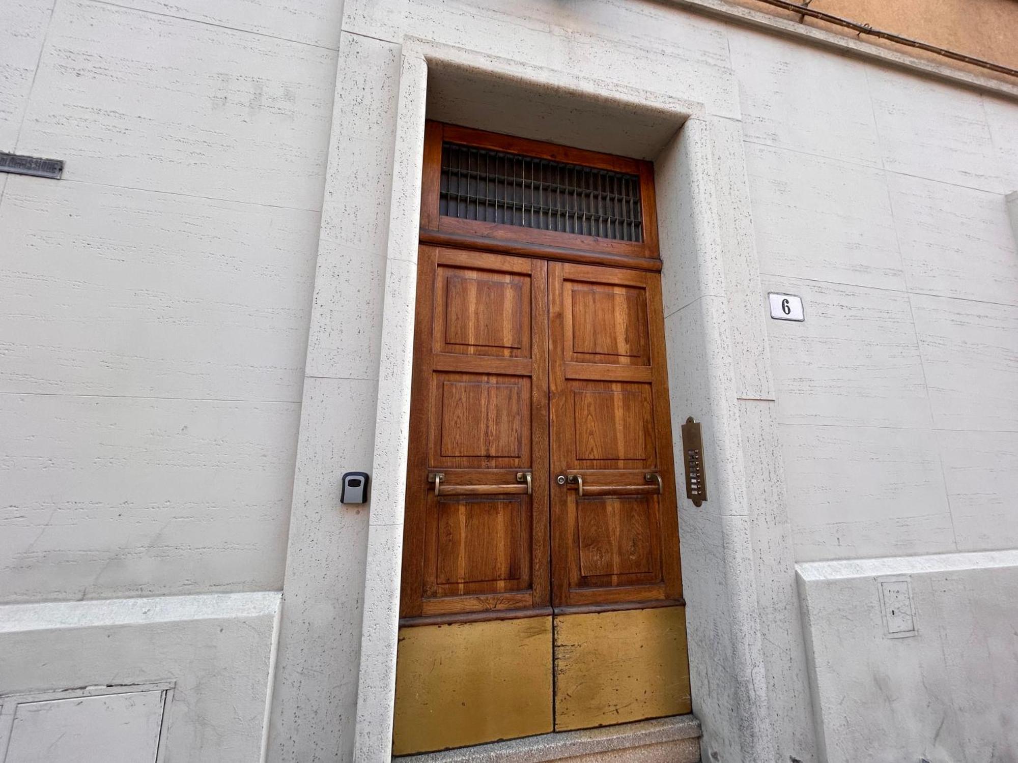 Casa Daura - Your Comfortable Apartment In Bologna - Parking Extérieur photo
