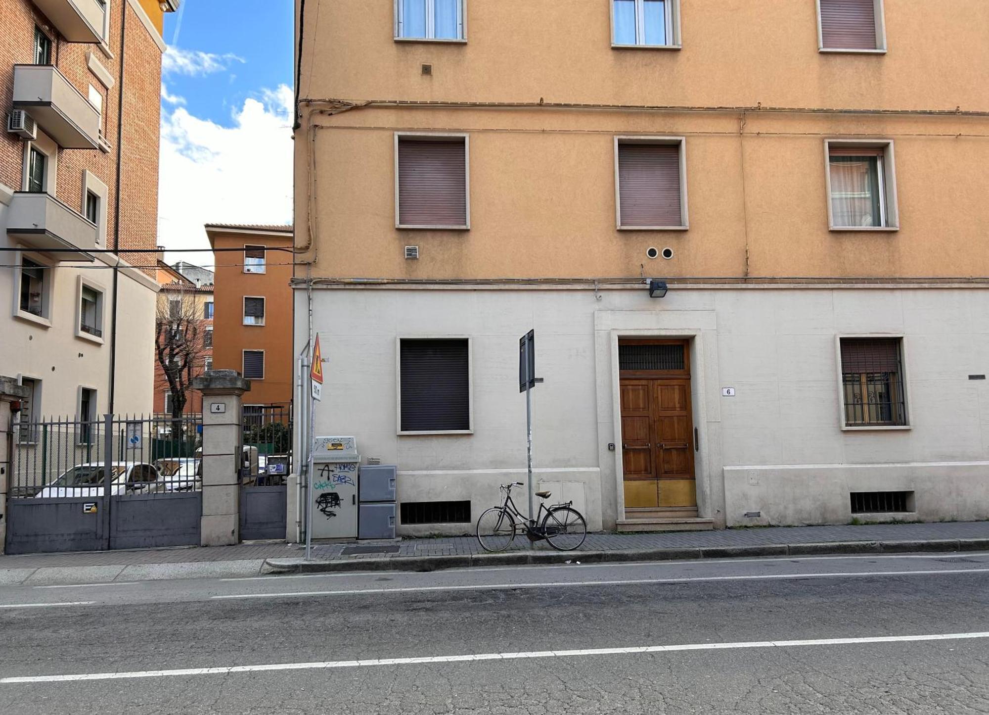 Casa Daura - Your Comfortable Apartment In Bologna - Parking Extérieur photo