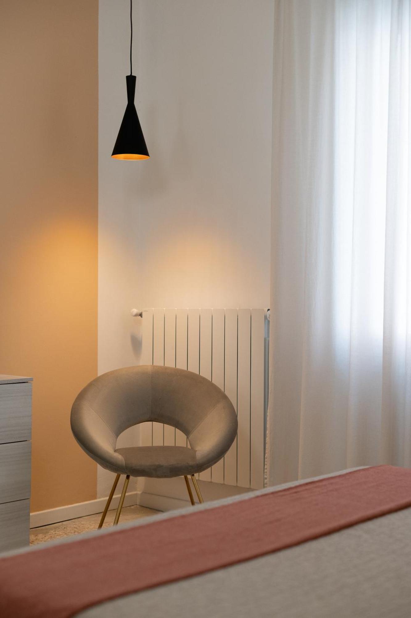 Casa Daura - Your Comfortable Apartment In Bologna - Parking Extérieur photo