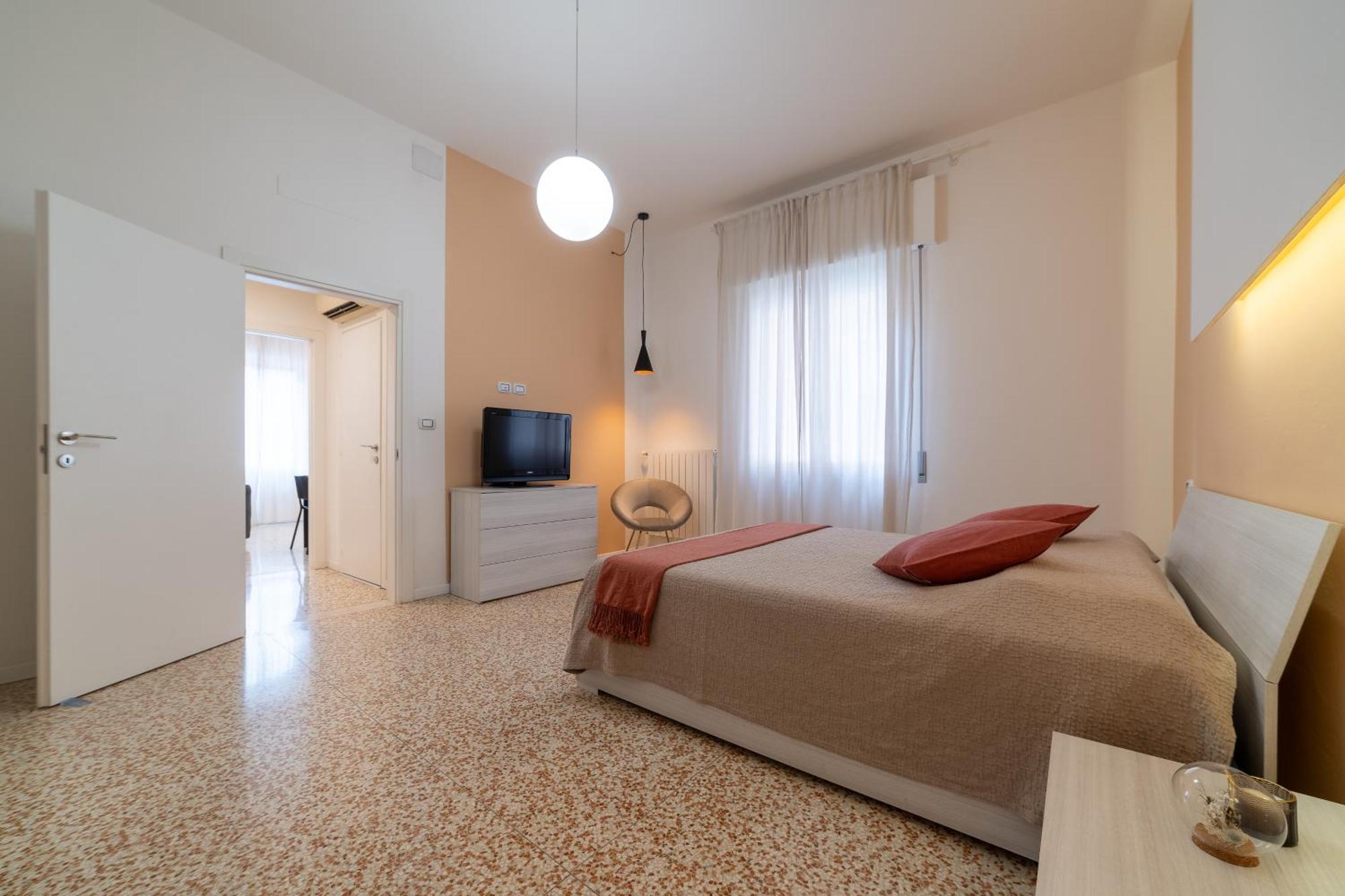 Casa Daura - Your Comfortable Apartment In Bologna - Parking Extérieur photo